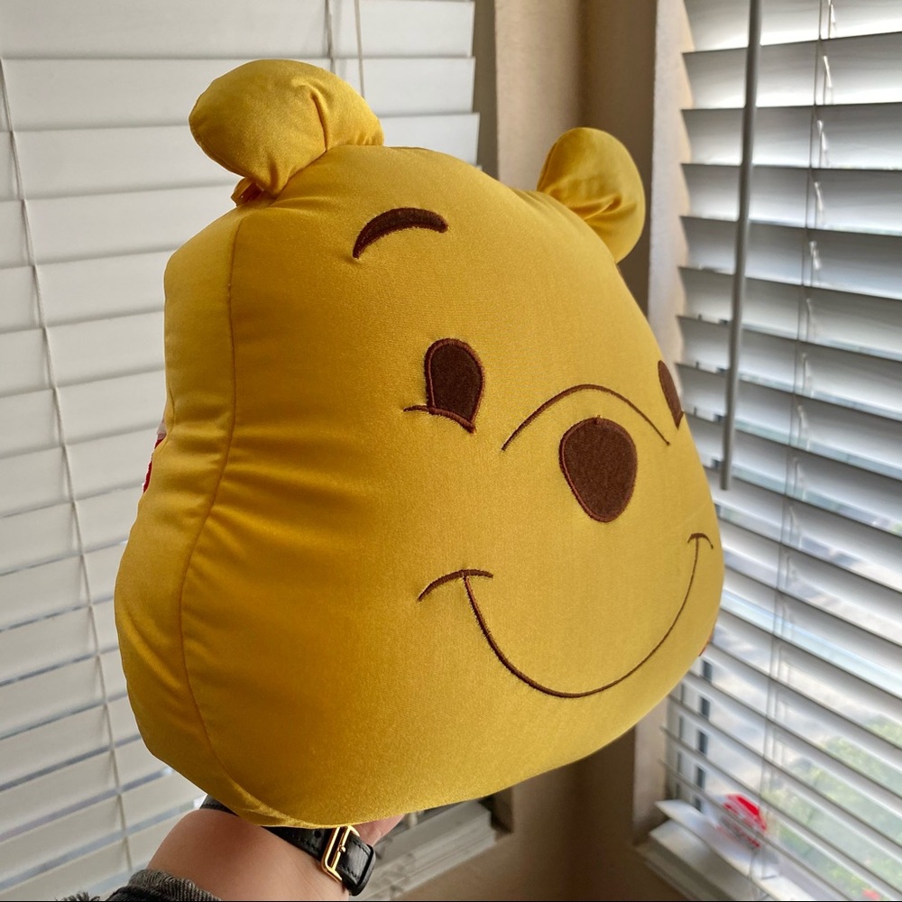 Winnie the Pooh plushie backpack - Picture 2 of 7